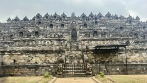 【インドネシア旅行記】ジョグジャカルタのピラミッド寺院〜ボロブドゥール寺院〜